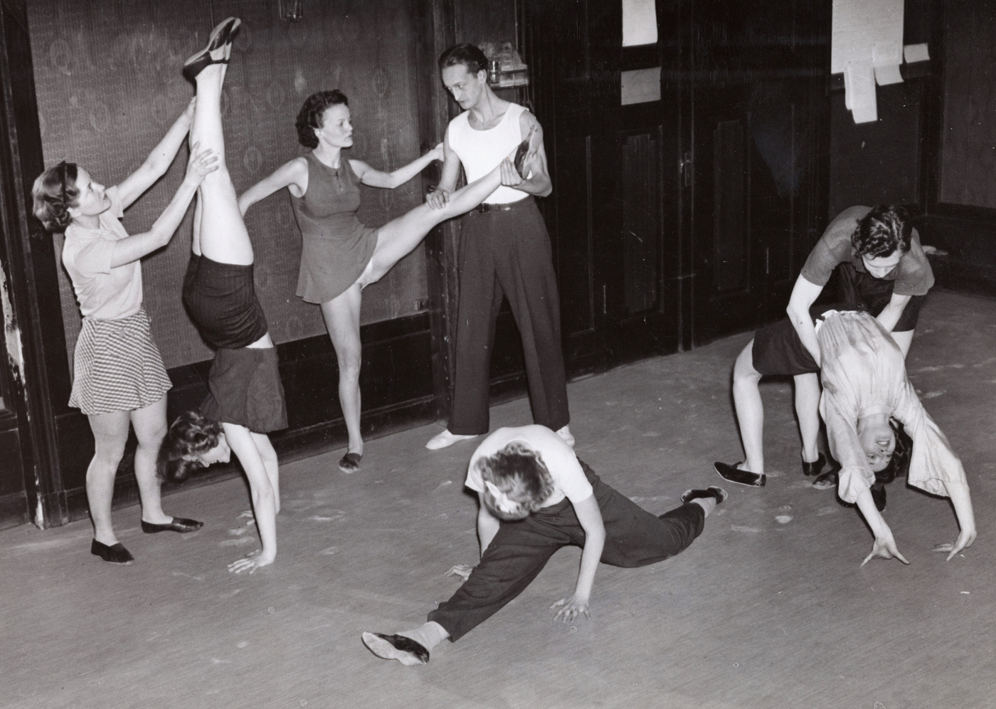 1937 Barbro Kollberg, Ingrid Berthen, Gullan Granhult, Georg Årlin, Ziri-Gun Eriksson,Toivo Pawlo, Ulla Wikander, Blandat 1930-39, Teaterhögskolan, K5-1, Foto © Pressens bild.jpg